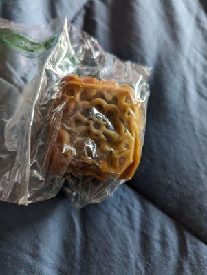 Jasmine tea moon cake