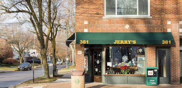 Exterior view of Jerry's Club Party Store at 381 Kercheval Avenue in Grosse Pointe Farms, MI.