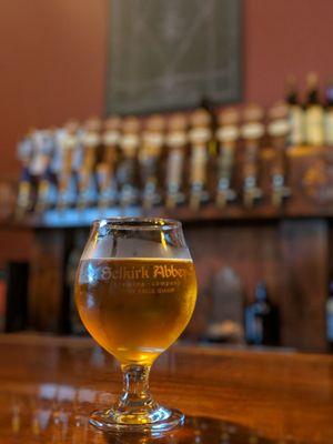 Rue de l'abbaye. Belgian golden stong ale.