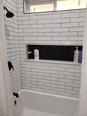 New tub n tile with niche