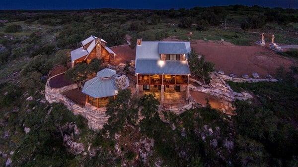 Hill Country Retreat in Texas, mist by Mistair with the ultimate outdoor cooling system