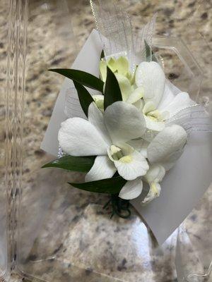 Prestigio Flowers wrist corsage