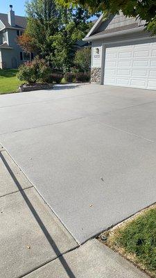 SandKoat your driveway, walkway and Patiio. Giving concrete a fresh new look!