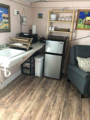 Glassware, plate-ware and utensils. Fridge with ice trays. Perfectly comfortable chair for relaxing.