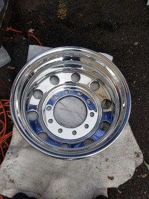 Polishing Aluminum Wheel Specialist.