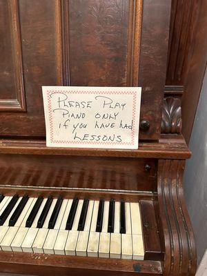 The snarky piano sign!