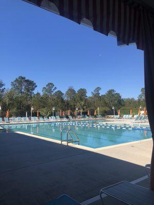 Huge pool with a splash cafe outside