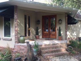 The front entrance of Fort Bayou liquor home