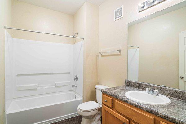 The Asher at Sugarloaf Lawrenceville Ga Apartments spacious bathroom with garden tubs