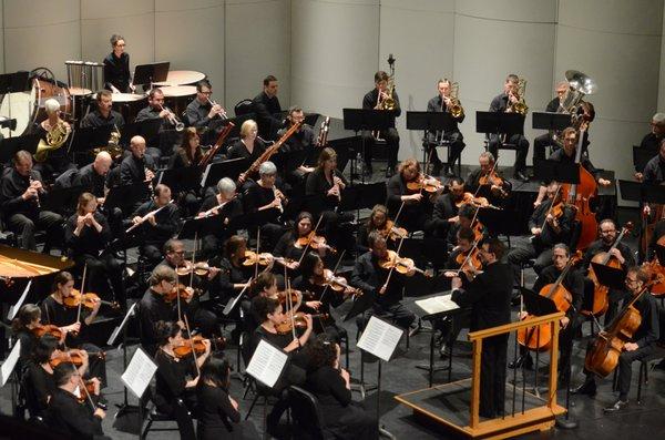 Scott Speck conducting the Mobile Symphony Orchestra.