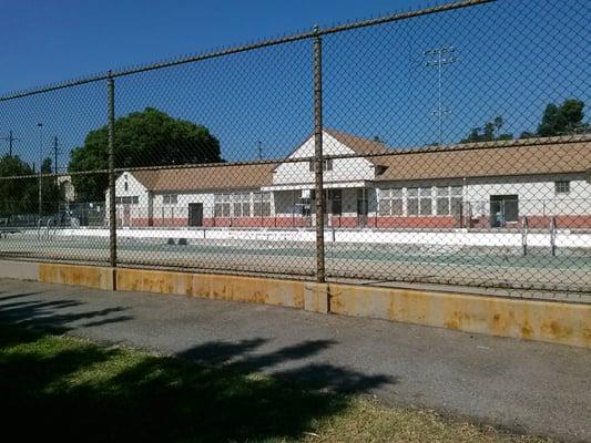 This is what the pool looks like after summer and if your walking east on Figueroa.