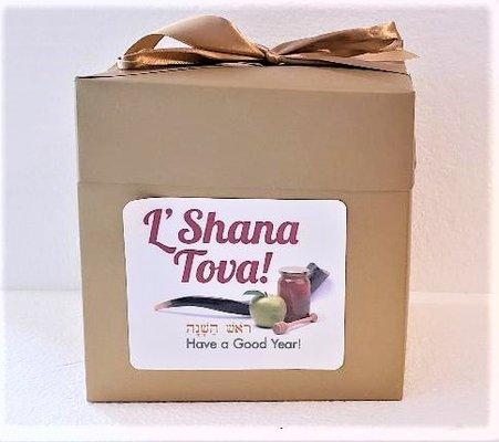 Send holiday smiles with our Rosh Hashana Gold gift box.