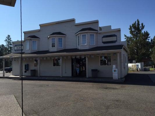 Sisters Pumphouse & Country Store