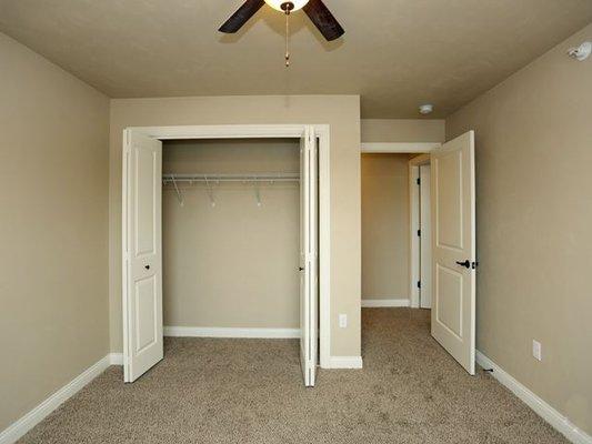 Niagara Ridge Apartments Closet