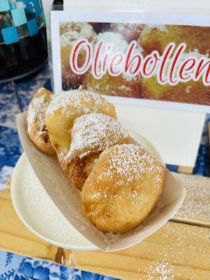 Delicious oliebollen made fresh onsite!