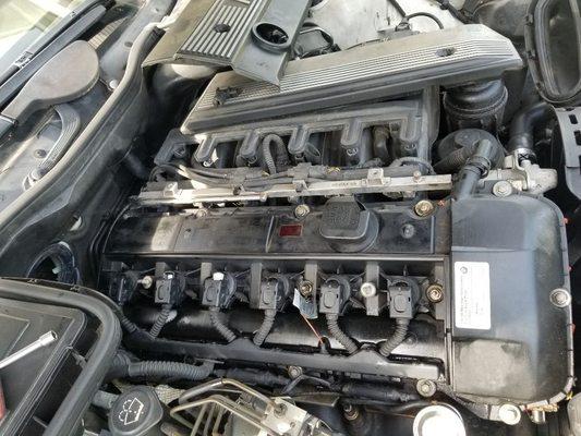 03 BMW  530i valve cover gasket and sparkplug replacement.