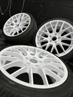 Powdercoated gloss white wheels