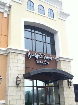 Chic new salon featuring American Board Certified Haircolorist