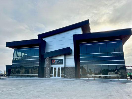 Exterior image of First Interstate Bank in Fargo, ND.