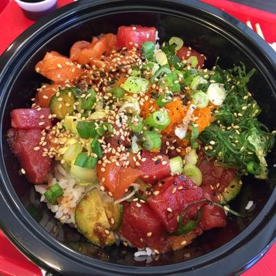 Large: 2 scoops salmon, 2 scoops tuna, avocado, green onions, seaweed salad, masago, imitation crab, sesame seeds, furikake