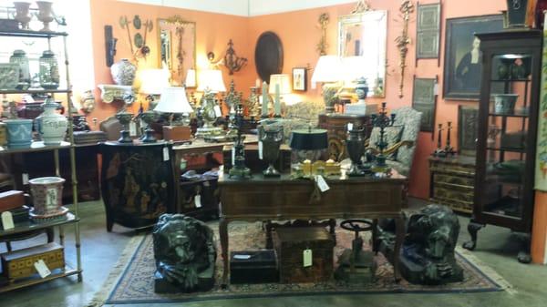 Loving this amazing booth at #lucasstreetantiques  #dallasantiques