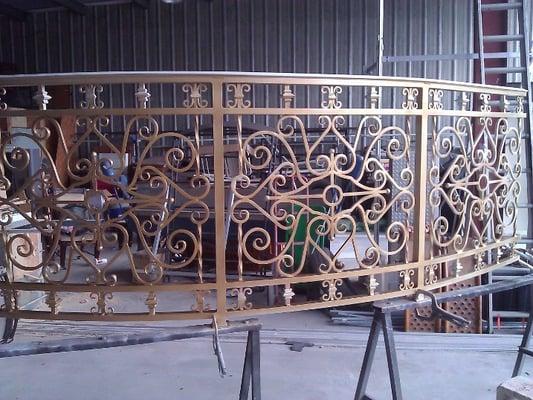 Fabrication: Aluminum & Steel, railings, gates, fence, tool boxes, flat bed's, trailers, REPAIRS- free estimates (Español)