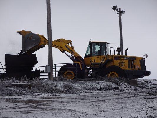 Loading coal into the crusher