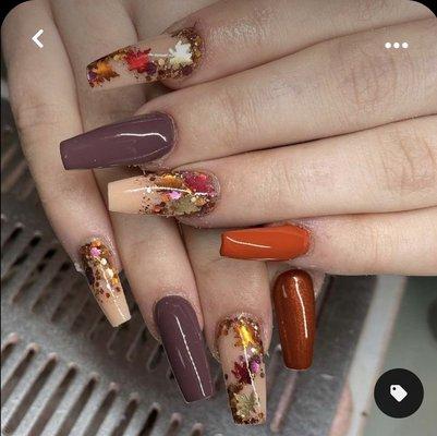 Love these Autumn themed nails!!