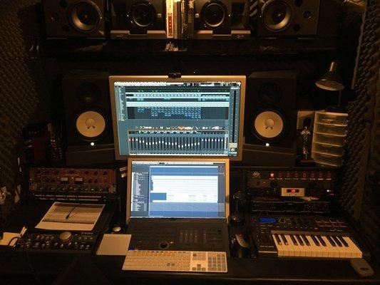 Sky-Recordings Studio main desk