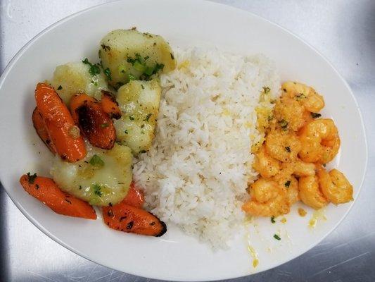 Shrimp with rice and vegetables.