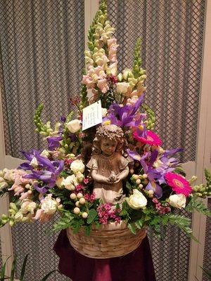 Beautiful funeral arrangement that created the perfect essence of my aunt's sweet spirit. Thanks Doug & Jockish!