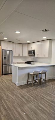 Gourmet kitchens with stainless steel gas appliances, Quartz, countertops with breakfast bar & recesses lighting, soft touch light cabinets