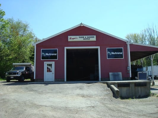 Feed barn