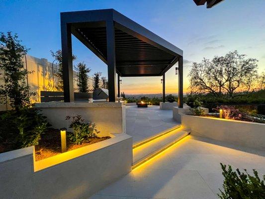 Raised patio. BBQ/Outdoor kitchen with motorized aluminium pergola.