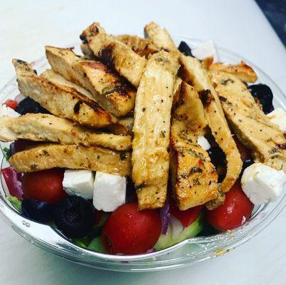 Greek Salad with Grilled Chicken