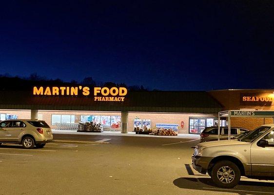 Entrance to the grocery store