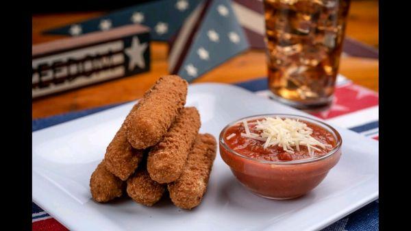 Fried cheese sticks stuffed with melted mozzarella served with zesty marinara sauce and topped with shredded Parmesan.