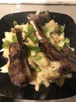 Lamb chops in espresso marinade served with potatoes