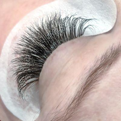 Light volume lash extensions