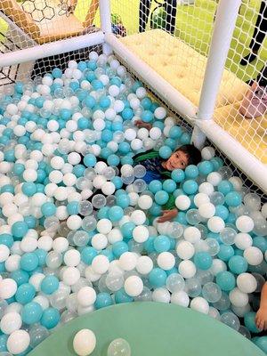 Ball pit