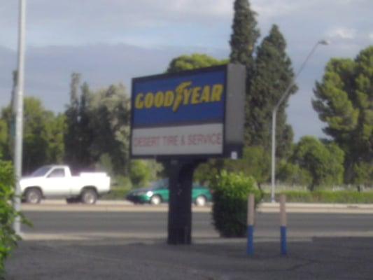 Desert tire and Service, Sign