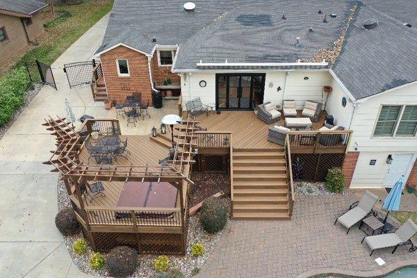 A Trex Transcends split level deck with seating area, dining area, and hot tub.