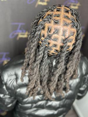 retwist and 4 strand twist style back view