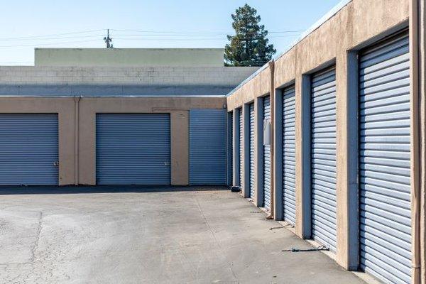 Drive-up storage units in Redwood City, CA