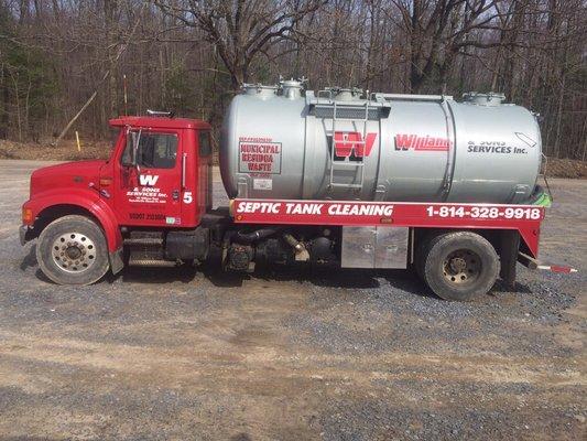 2500 gallon pumper truck