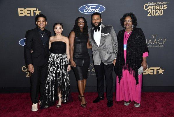 Anthony Anderson and his family at the 2020 NAACP AWARDS photo by Dave Evans Backstage Access mag.