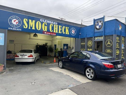 Glenoaks Smog Check in Burbank.