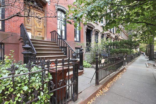 Brownstone In Cobble Hill on Warren Street