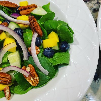 Spinach Salad with Mango, Blueberries and Pecans