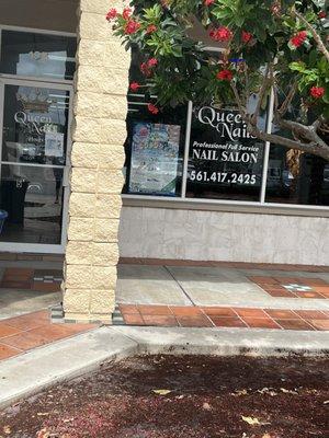 Queen nails East Boca Raton do not recommend this dirty place!